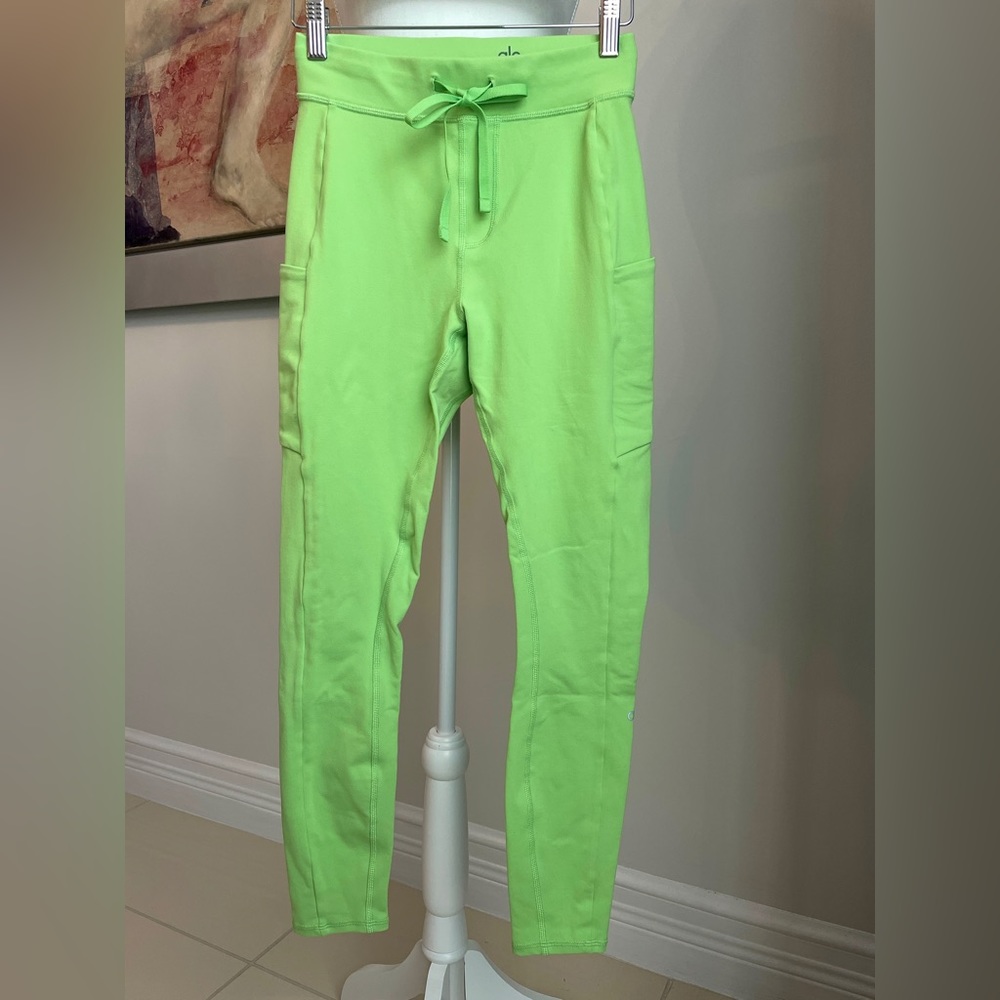 Mannequin size:
      Bust  : 32.5 
      Waist : 25.2
      Hip    : 34.5
